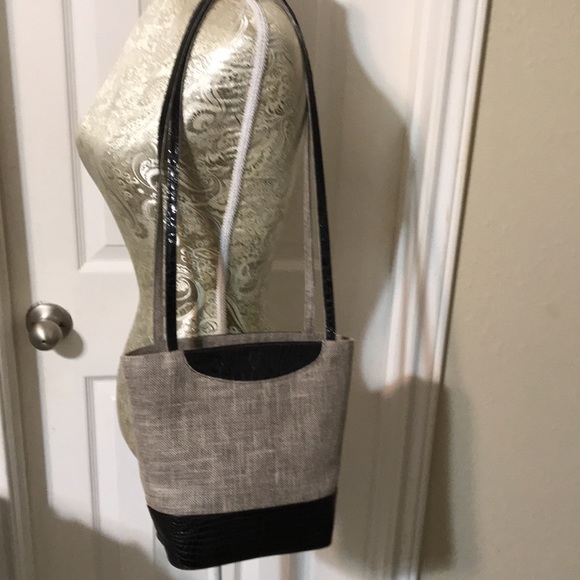 Retta Wollfe genuine alligator and cloth made in Italy shoulder bucket bag. - Picture 4 of 13